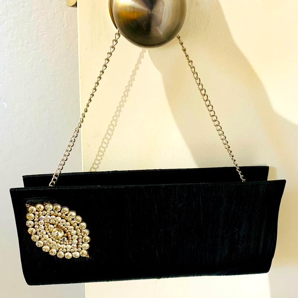 Traditional style hand bag. Brand new- never used